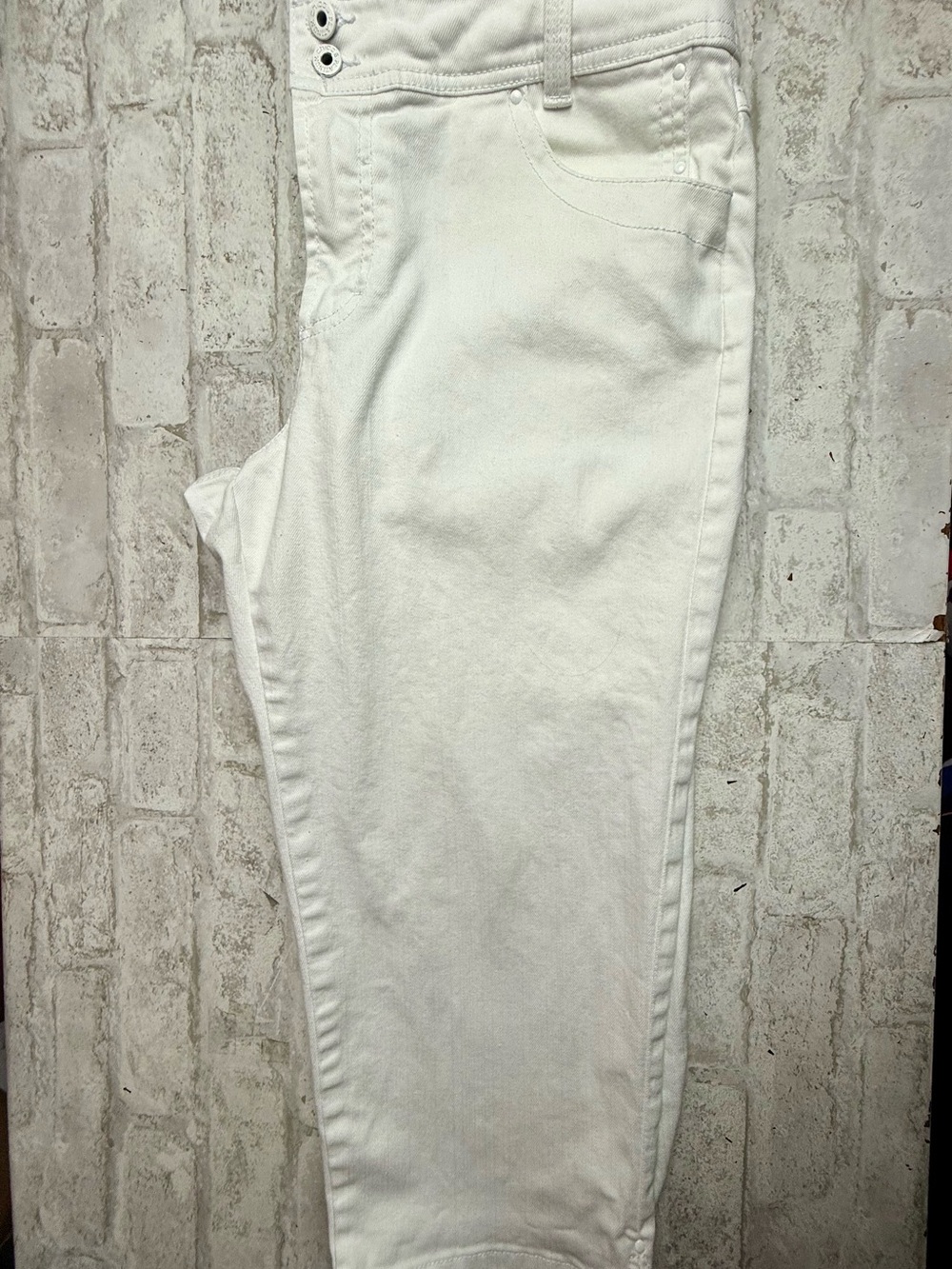 Chico's Platinum White Denim Cropped Jeans Capris EUC 2 = 12😍